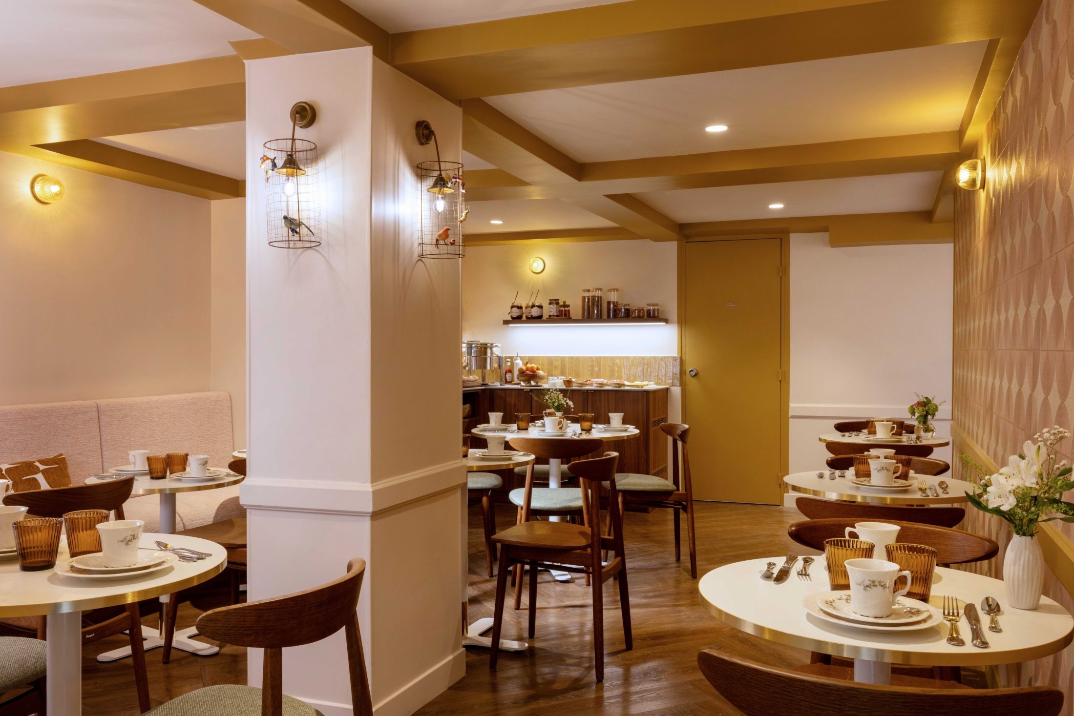 be onrii hotel cite bergere paris 9 toit de paris salle petit dejeuner